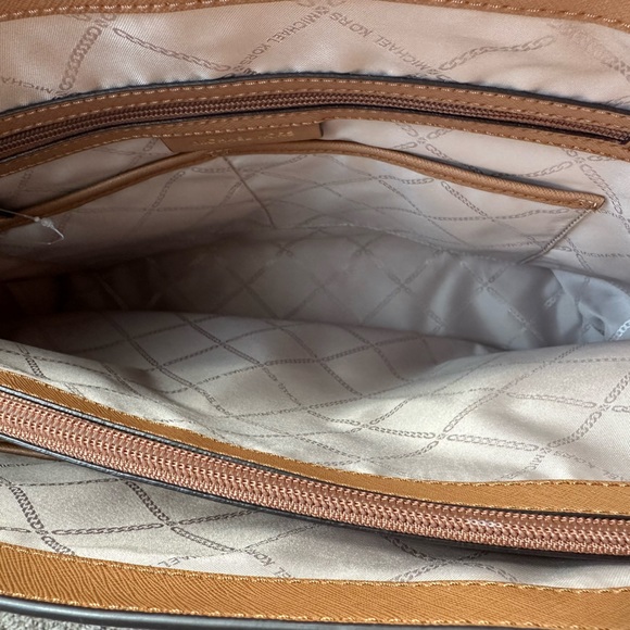NWOT Michael Kors Joey Medium Tote - Picture 4 of 8